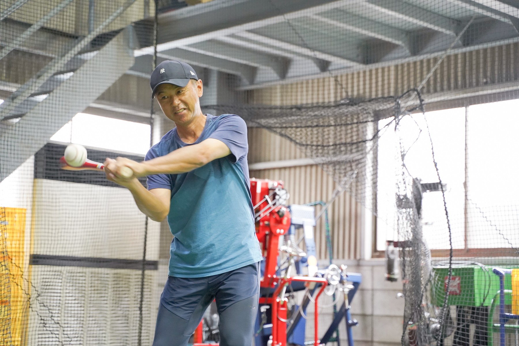 画像:バッティング練習風景|全天候型室内練習場